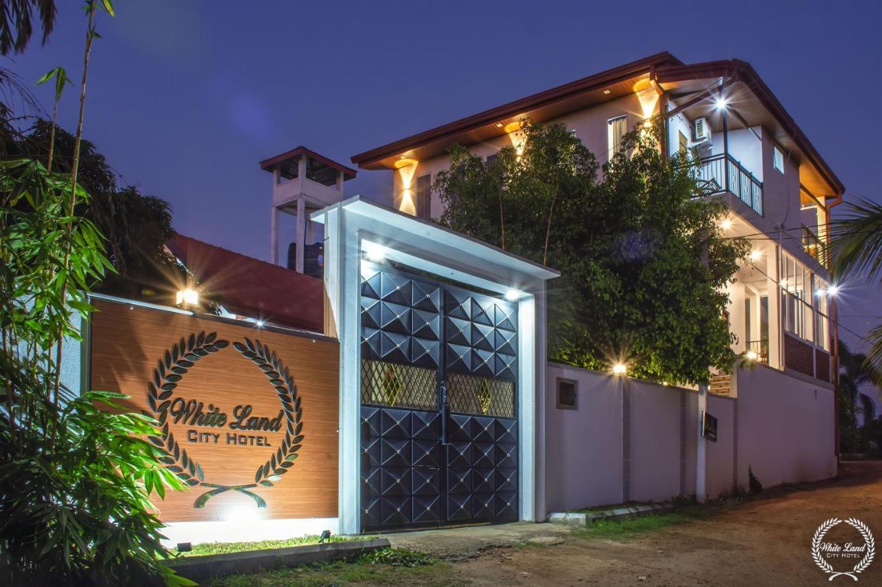 White Land City Hotel Dambulla Zewnętrze zdjęcie